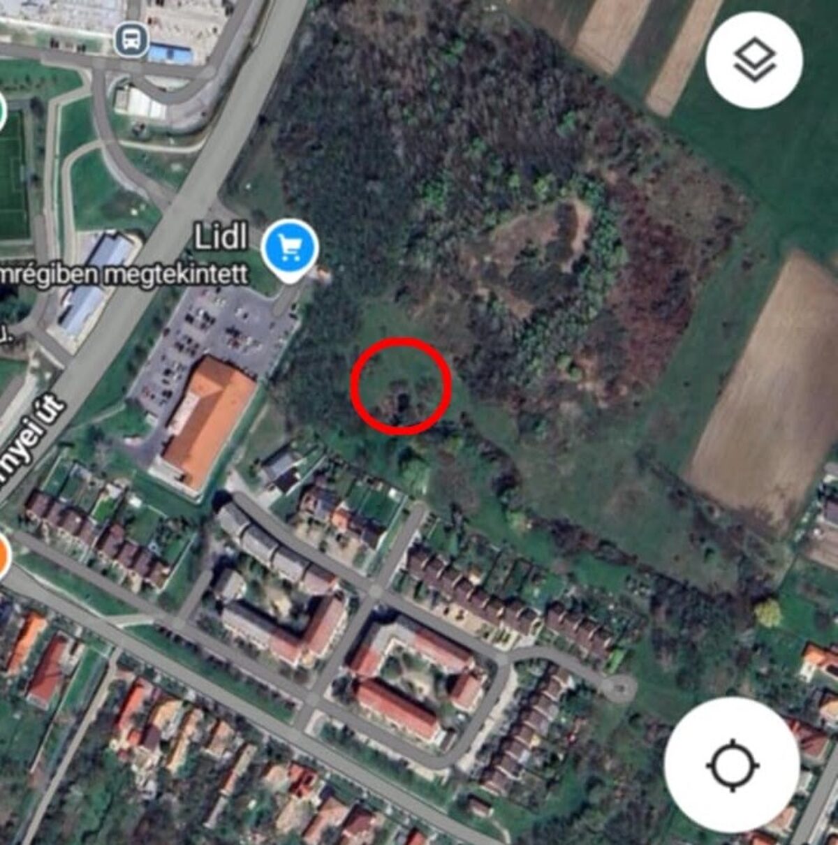 A pálya elhelyezkedése – a Lidl parkoló felől megközelíthető terület